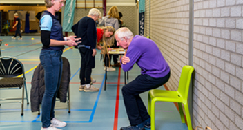Buurtsportcoach doet fittest met 65-plusser