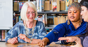 Met Nederlandse les helpt Anneke Boxman mensen op weg in Nederland