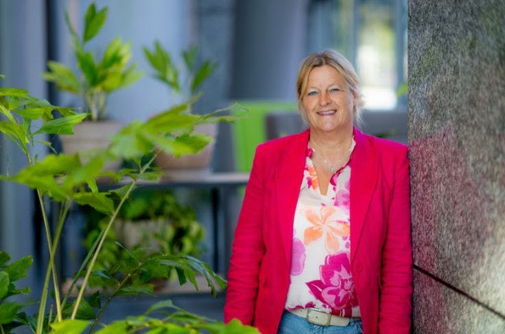 Bea de Jong van de afdeling Wachtlijstbemiddeling