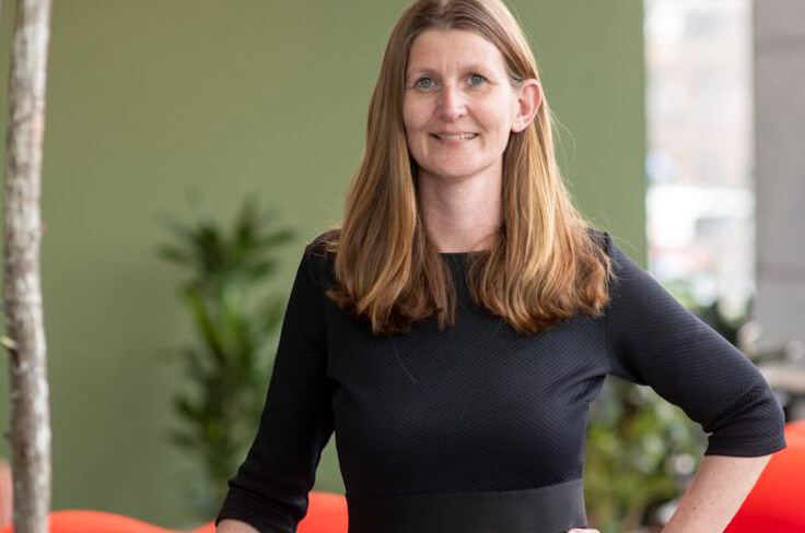 Manager strategie en propositie Nynke van der Meulen in het kantoor van De Friesland